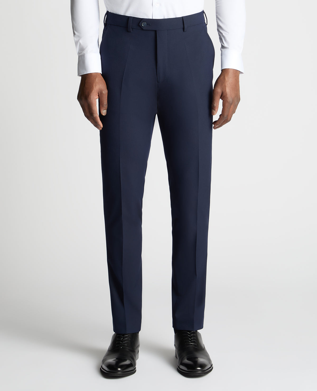 Man wearing a navy trouser