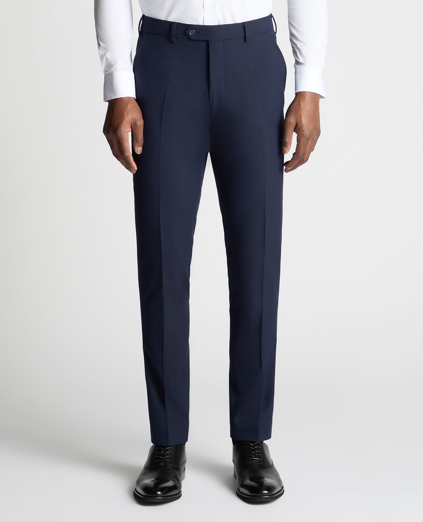 Man wearing a navy trouser