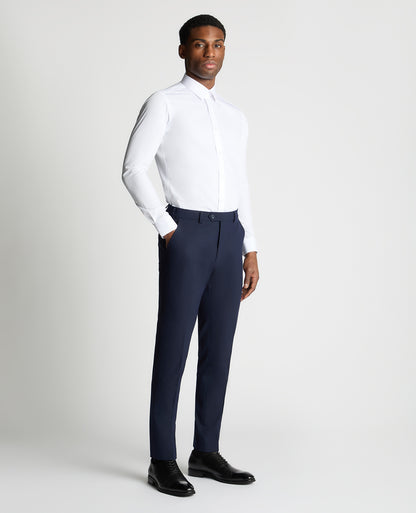 Man wearing a navy trouser