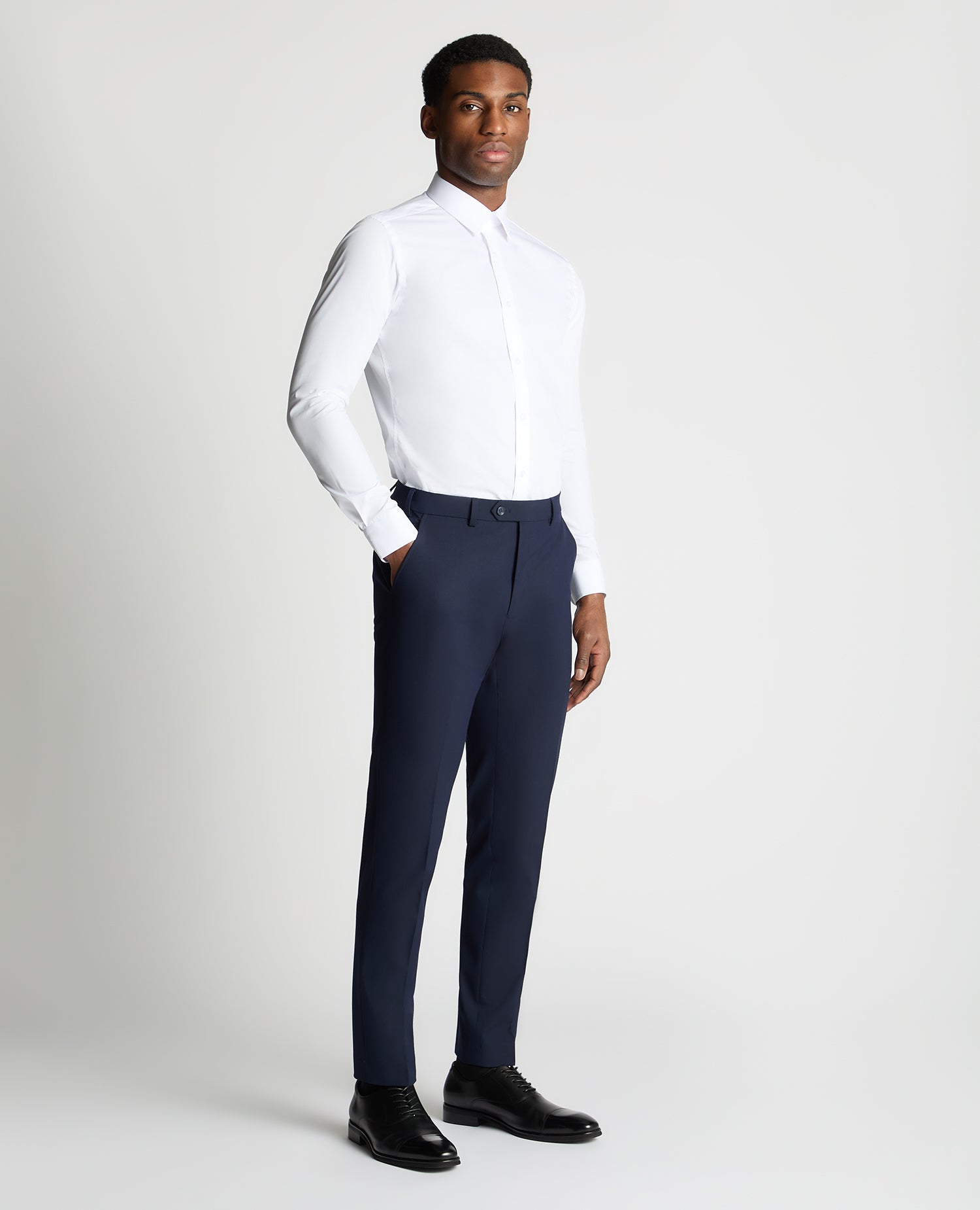 Man wearing a navy trouser