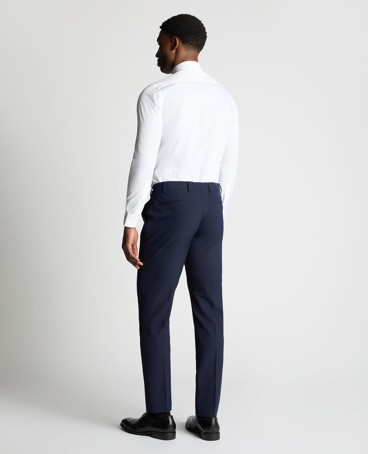 Man wearing a navy trouser