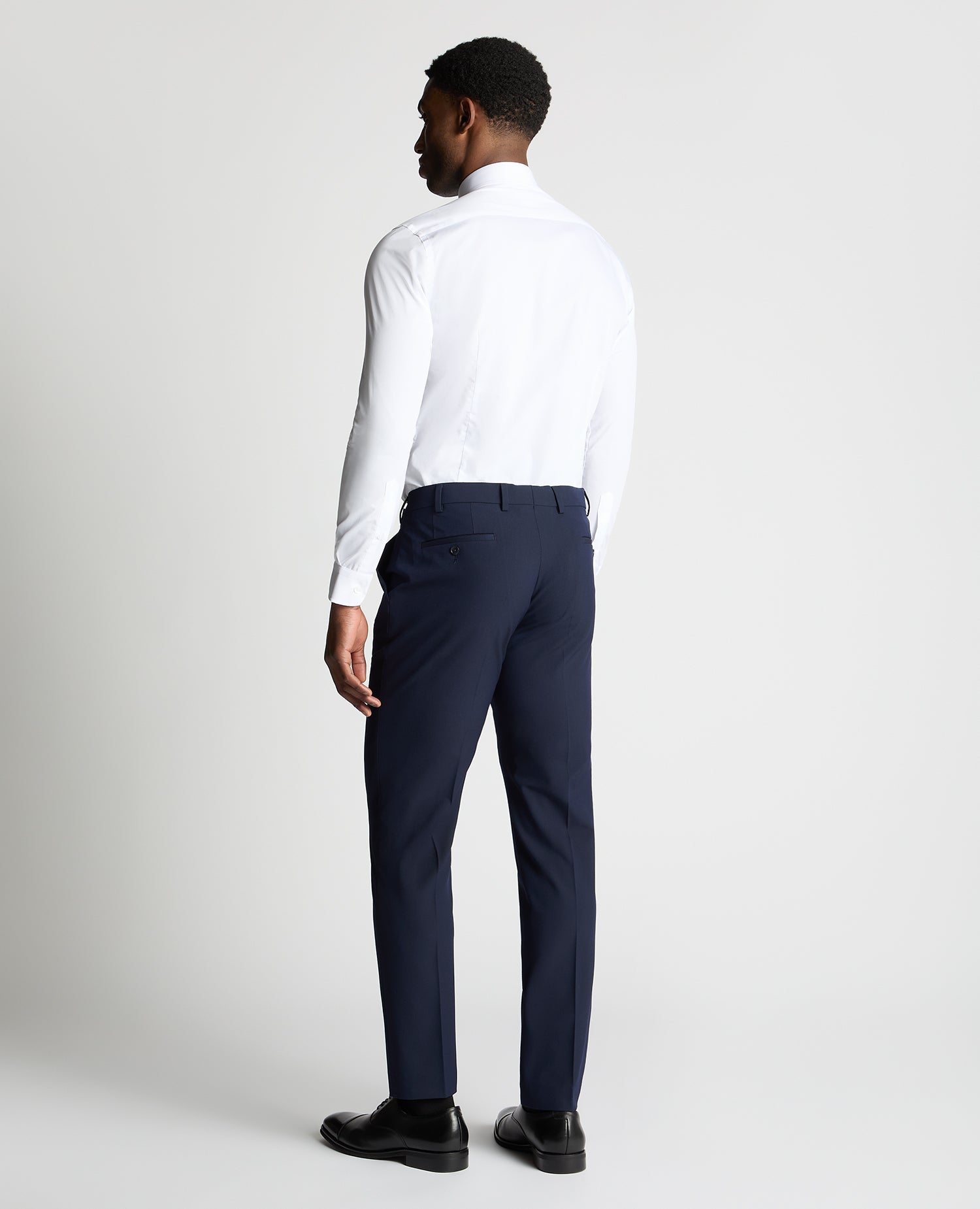 Man wearing a navy trouser