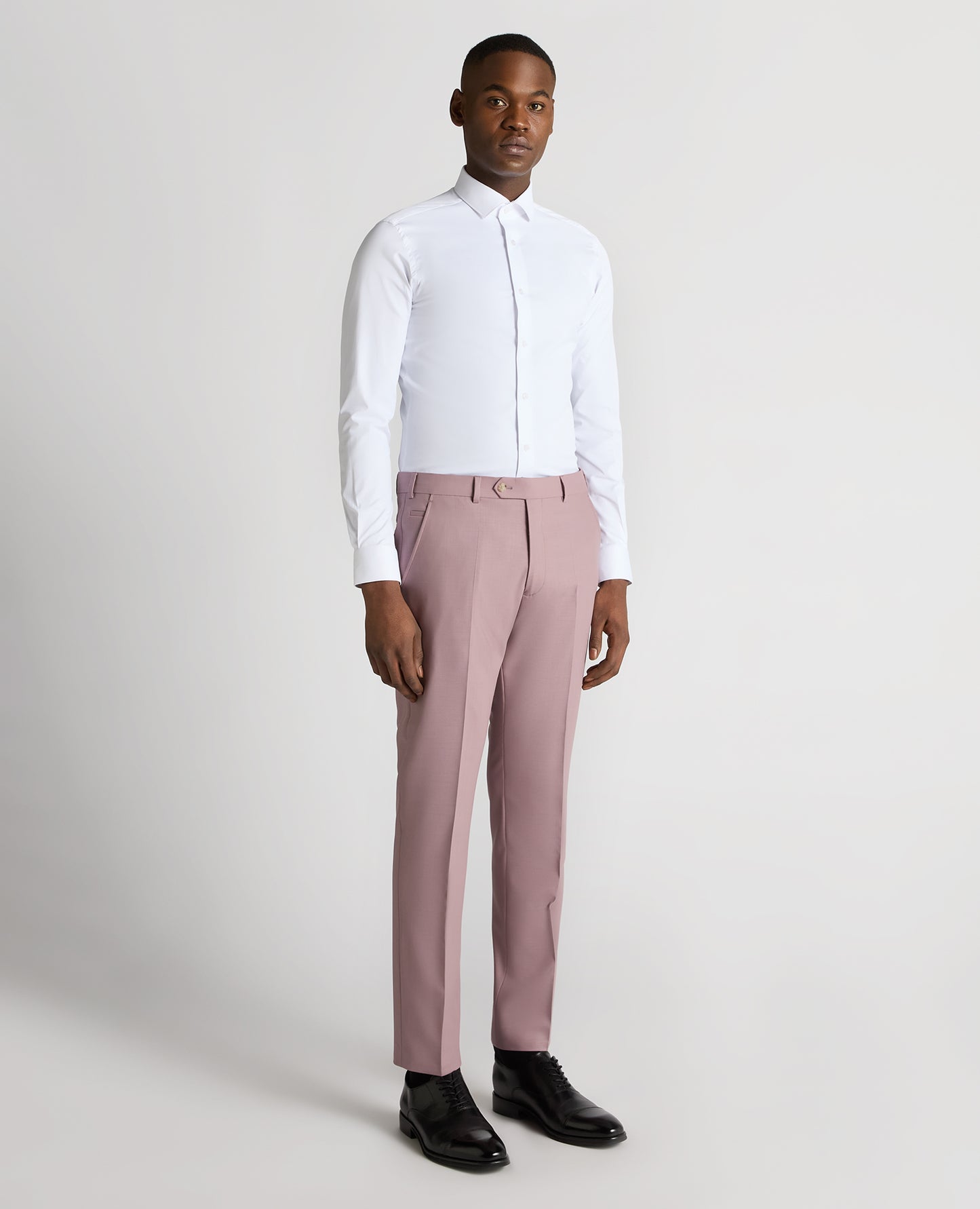 Man wearing a pink trouser