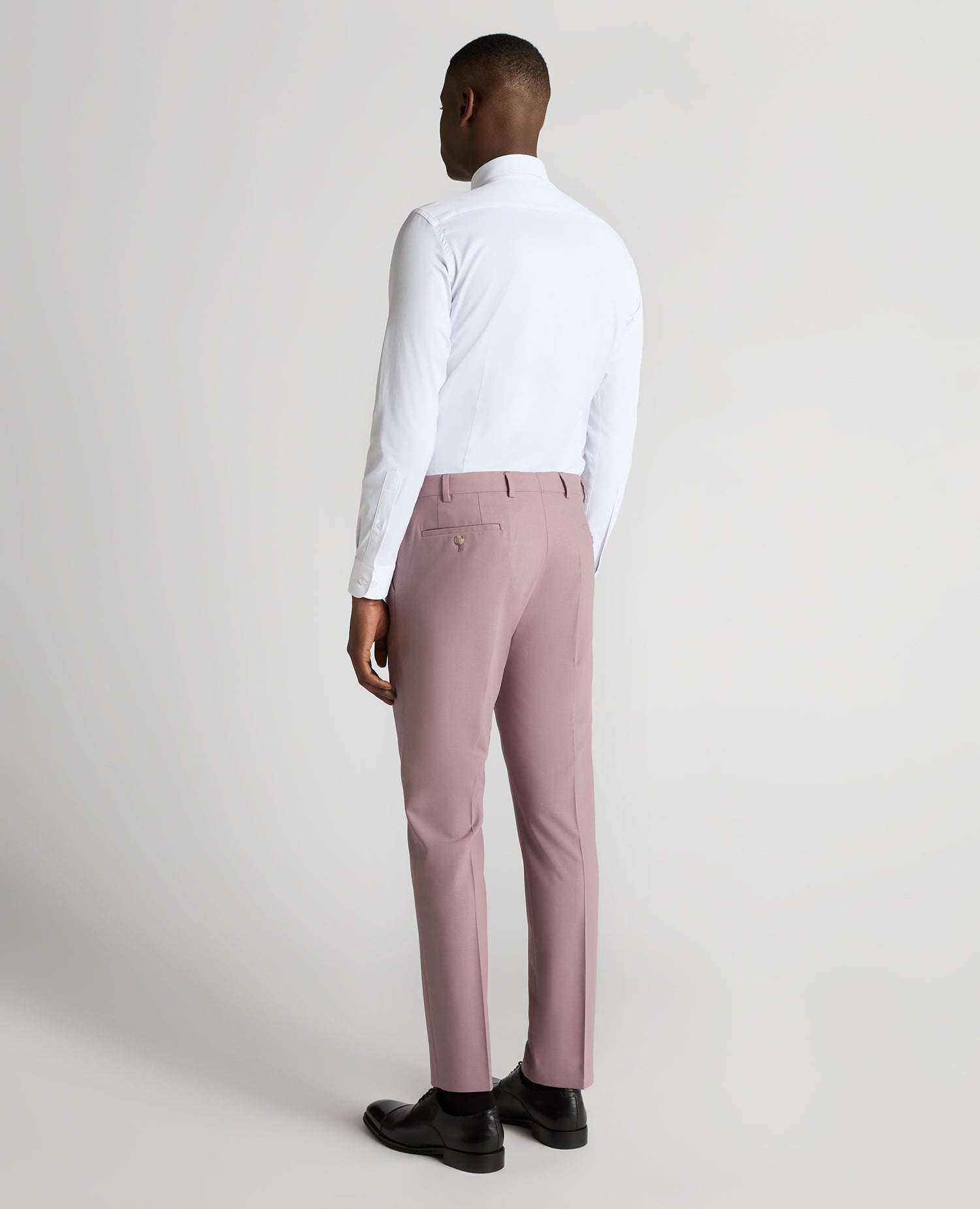 Man wearing a pink trouser