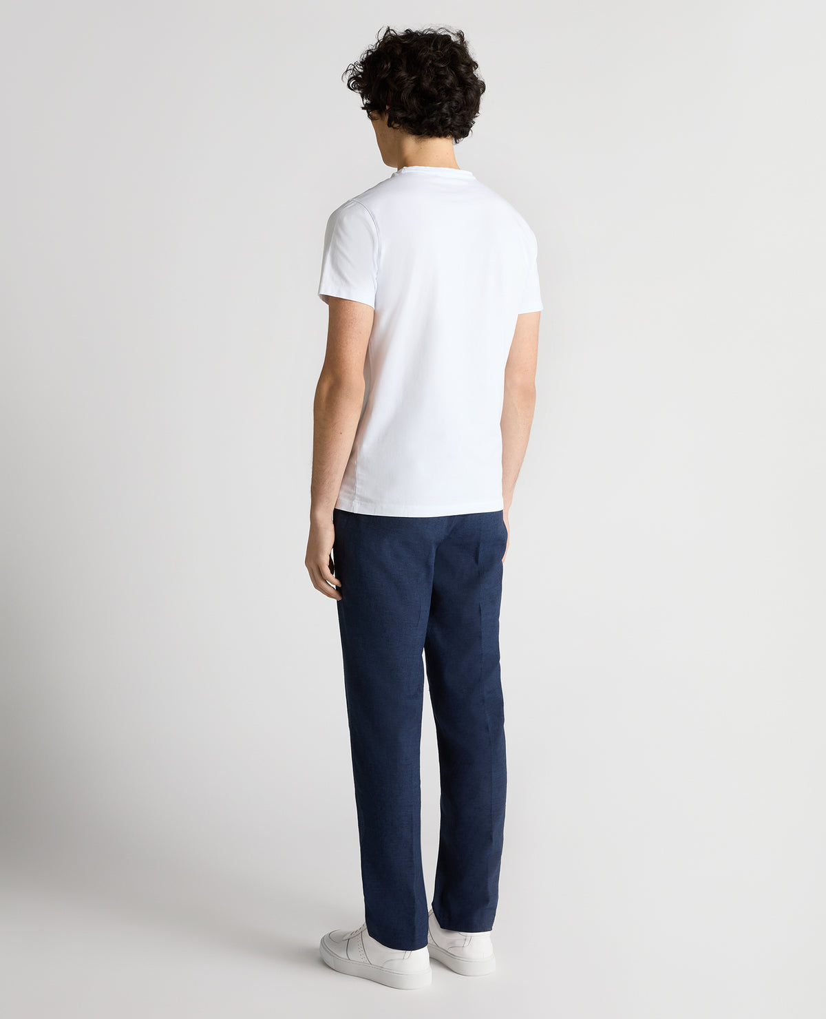 Man wearing a blue Slim Leg Linen-Blend Trousers