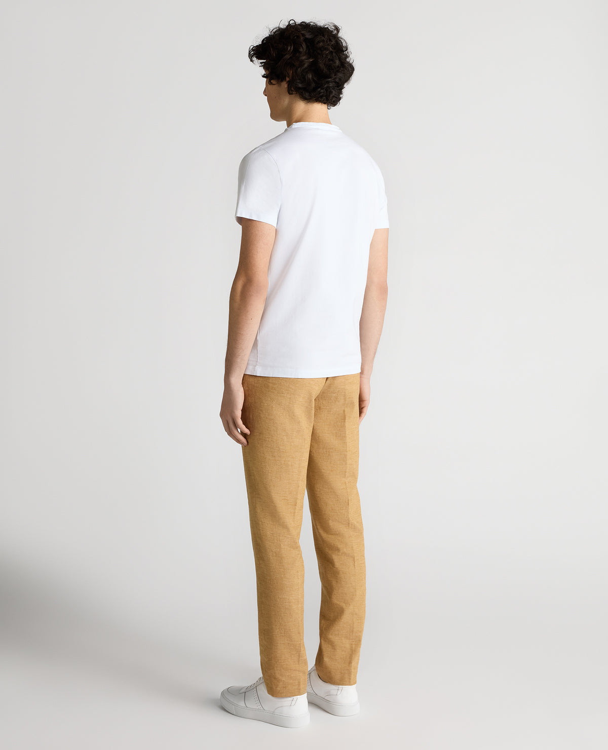 Man wearing a orange Slim Leg Linen-Blend Trousers