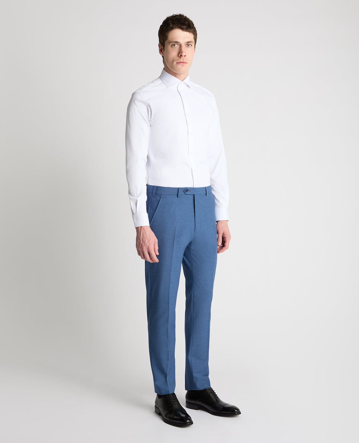 Man wearing a blue trouser