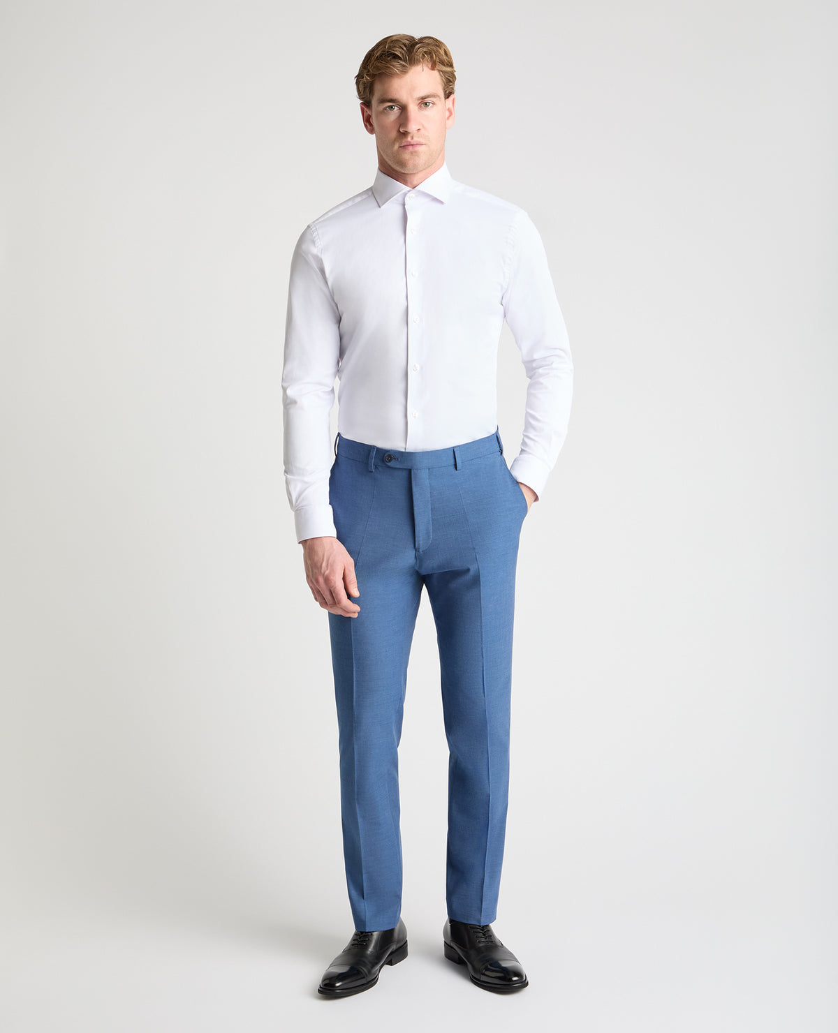 Man wearing a blue trouser