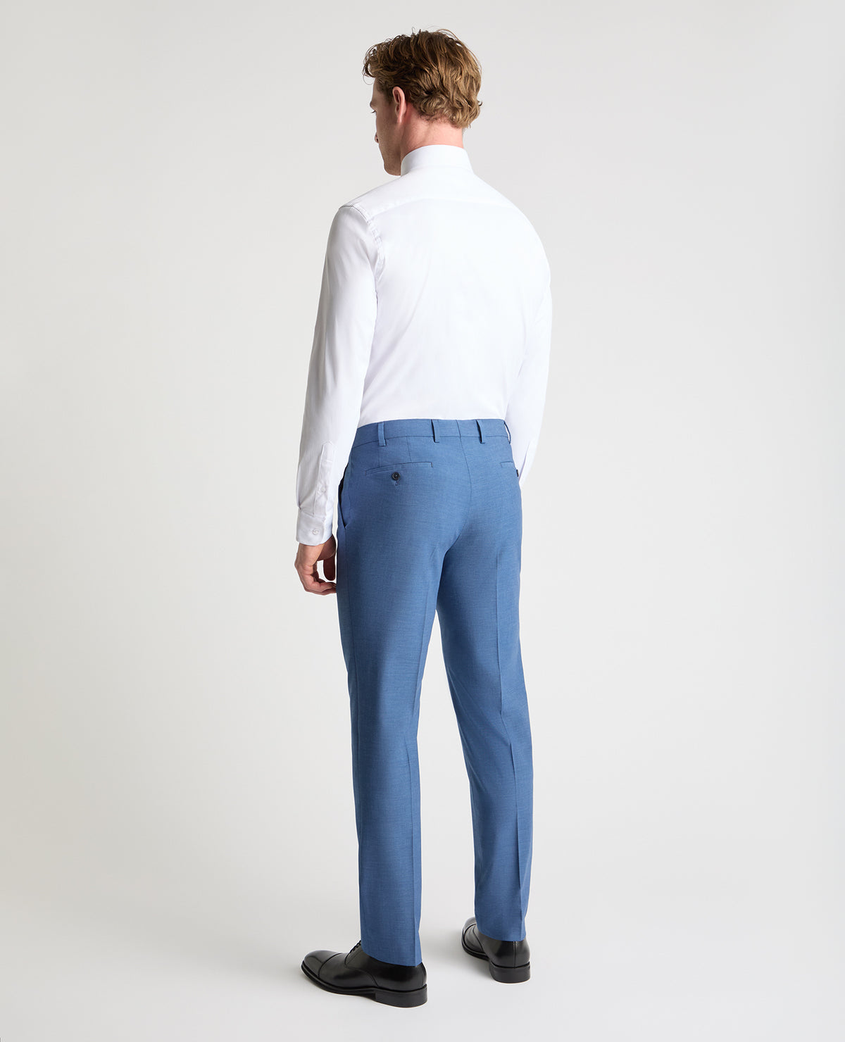 Man wearing a blue trouser