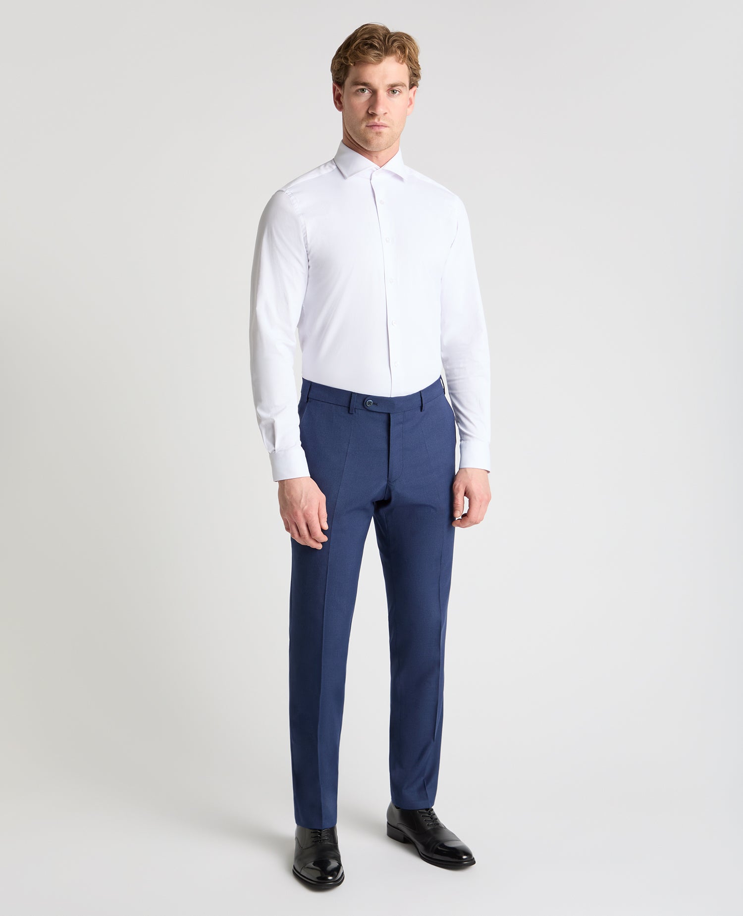 Man wearing a blue trouser