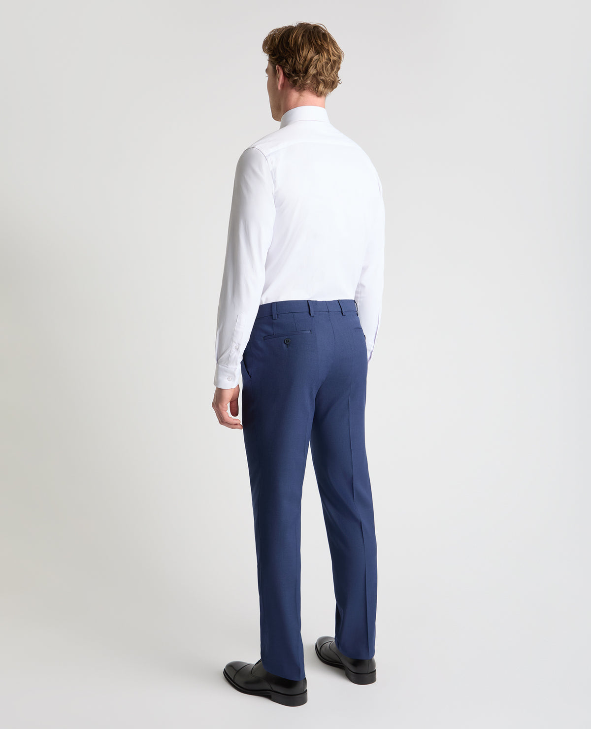 Man wearing a blue trouser