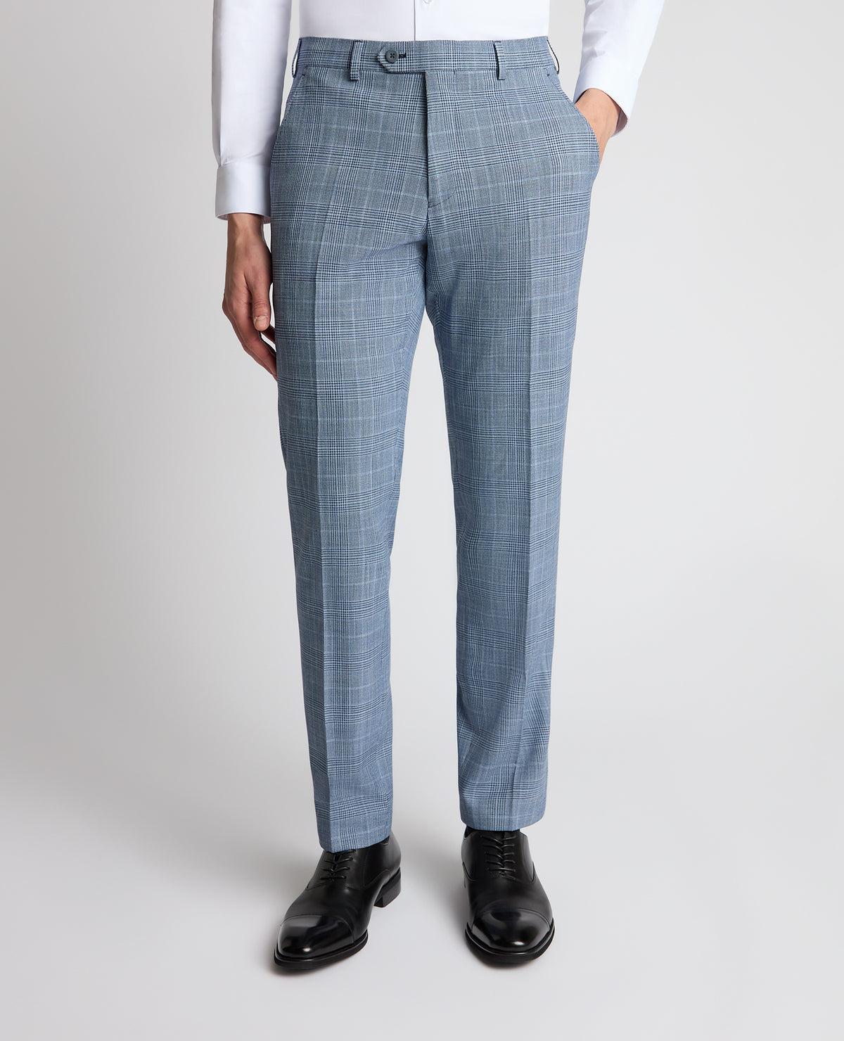 Man wearing a blue trouser