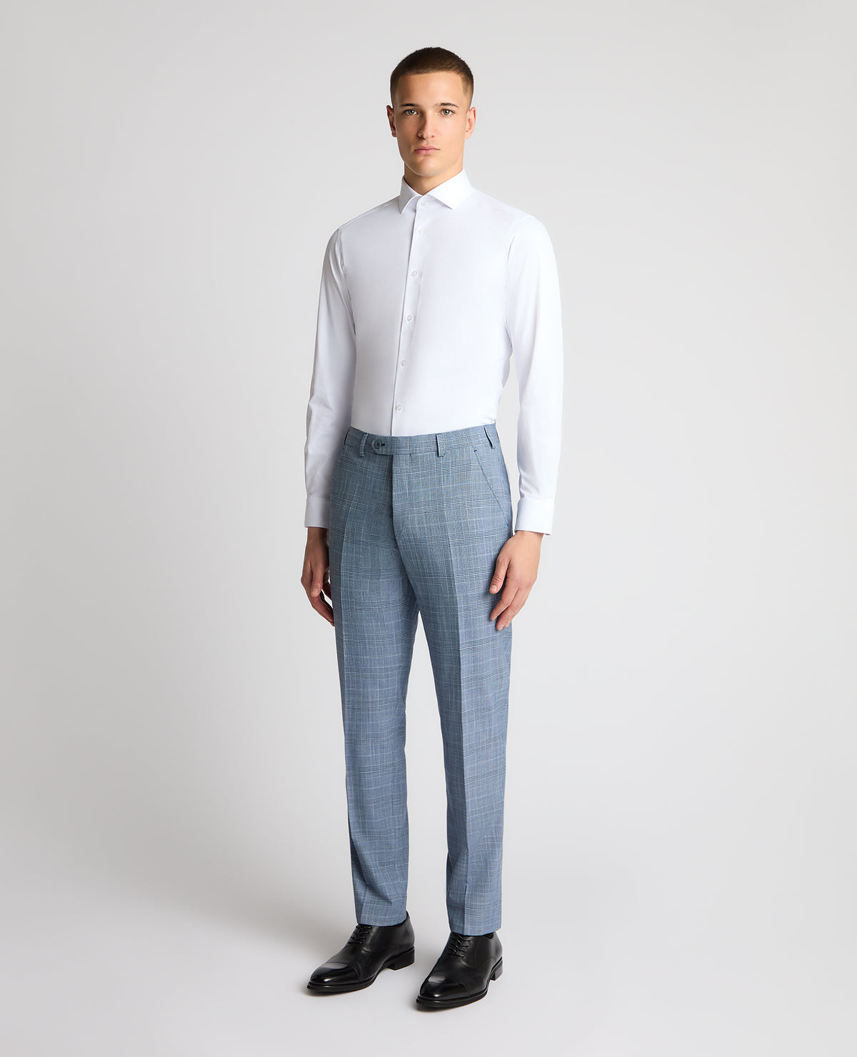 Man wearing a blue trouser