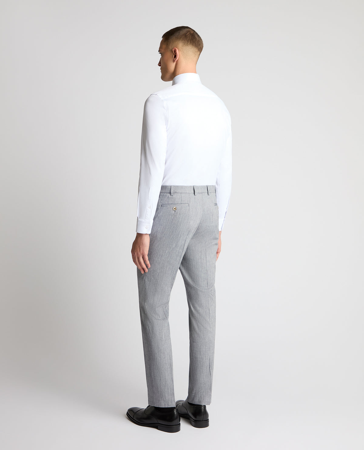 Man wearing a blue trouser