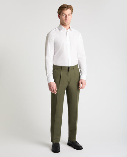 Man wearing a green trouser