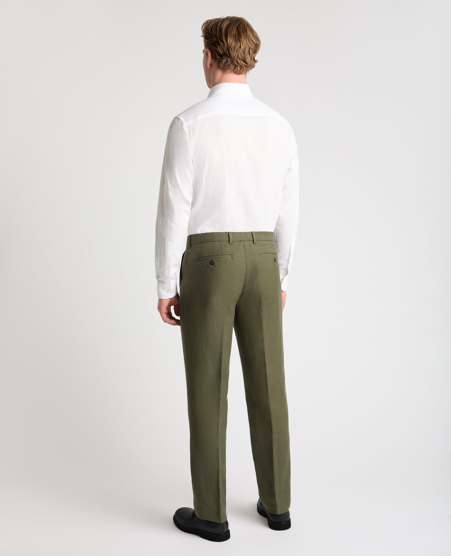 Man wearing a green trouser