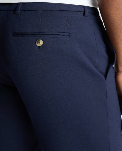 Man wearing a navy trouser