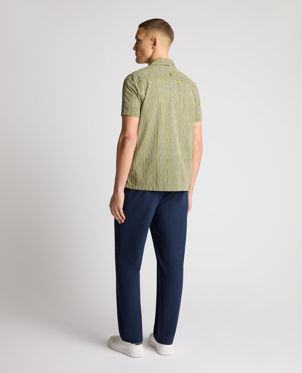 Man wearing a blue trouser