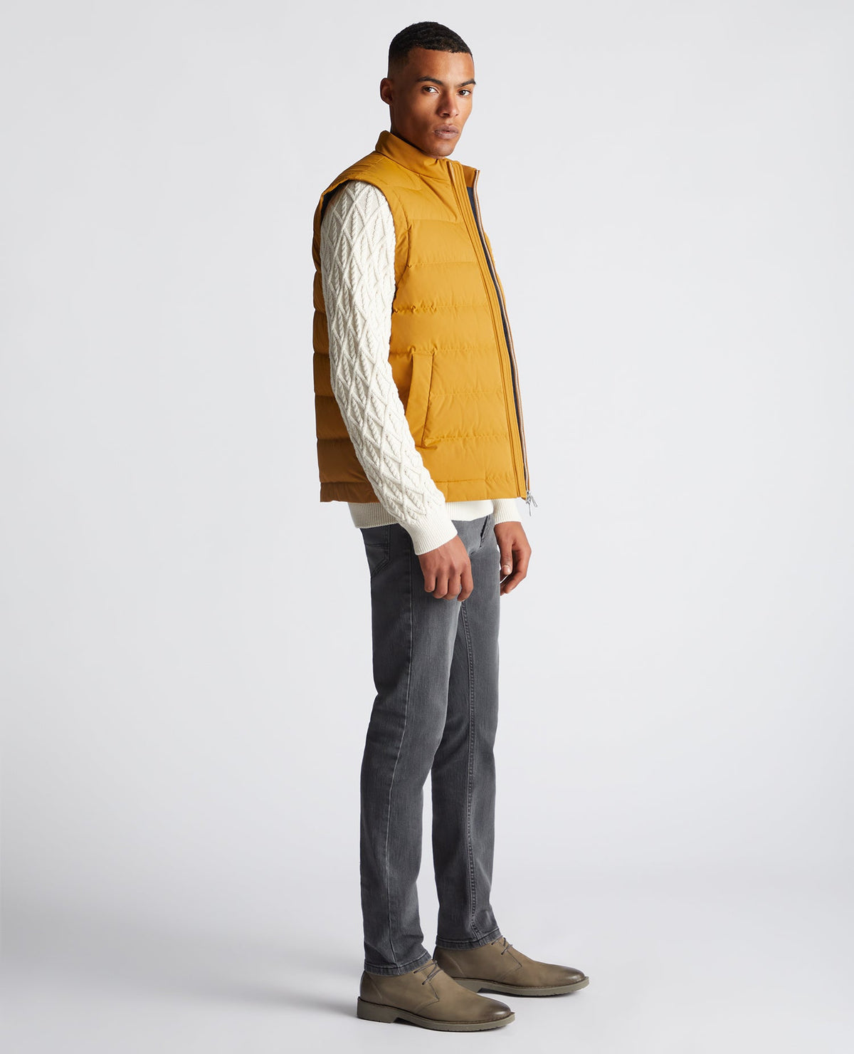 Man wearing a orange Regular Fit Quilted Gilet