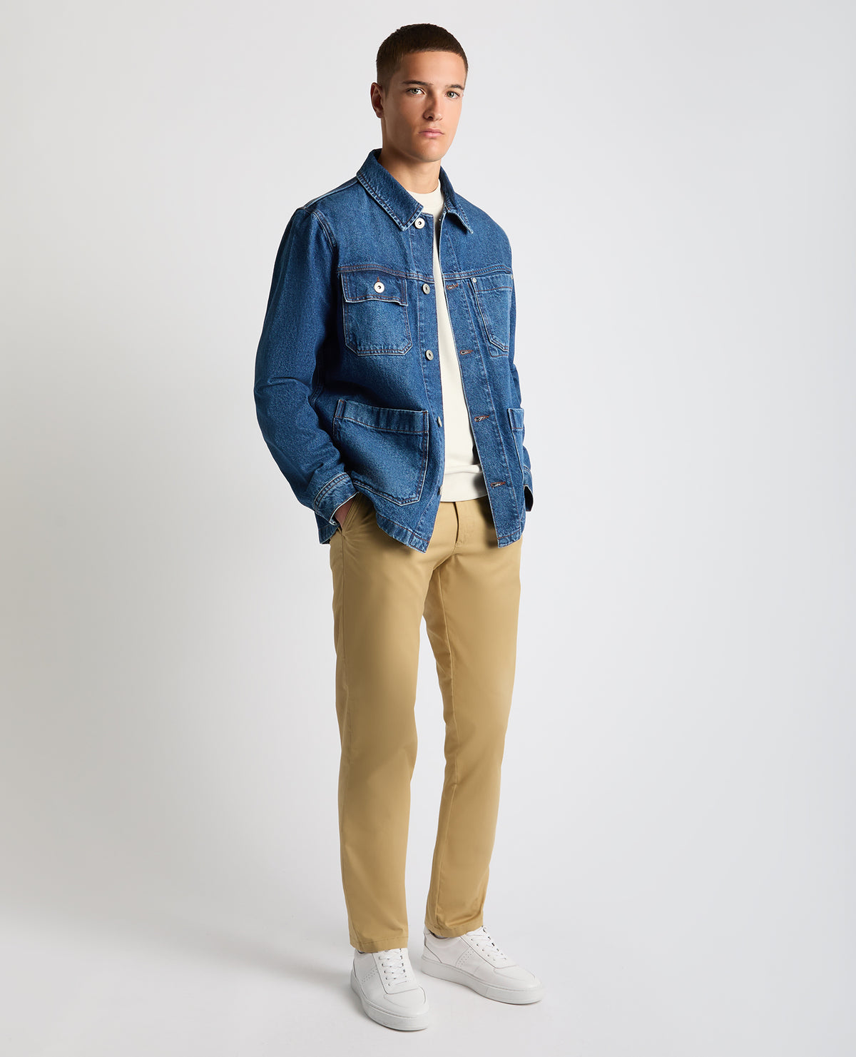 Man wearing a blue Regular Fit Denim Jacket