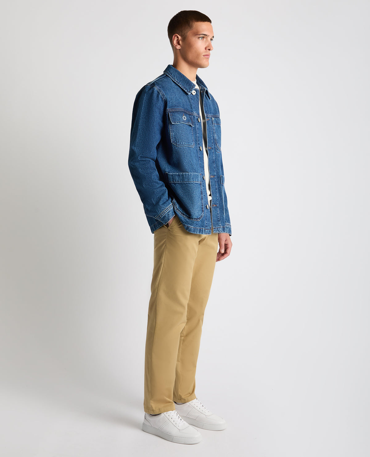 Man wearing a blue Regular Fit Denim Jacket
