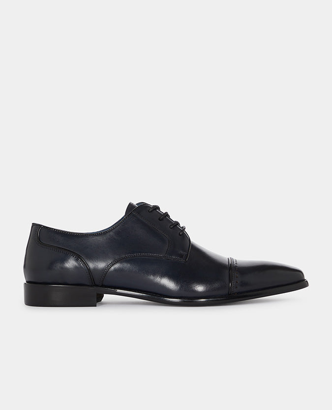 Man wearing a navy Leather Bonucci Shoe