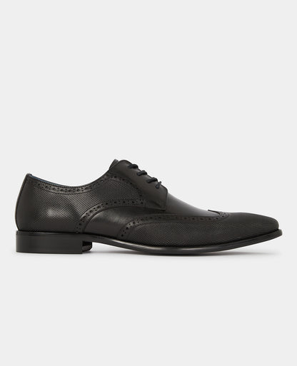 Man wearing a black Leather Russo Shoe