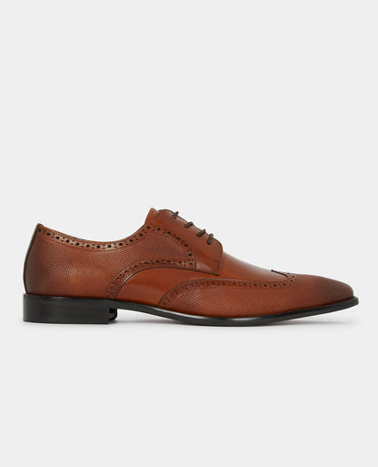Man wearing a orange Leather Russo Shoe
