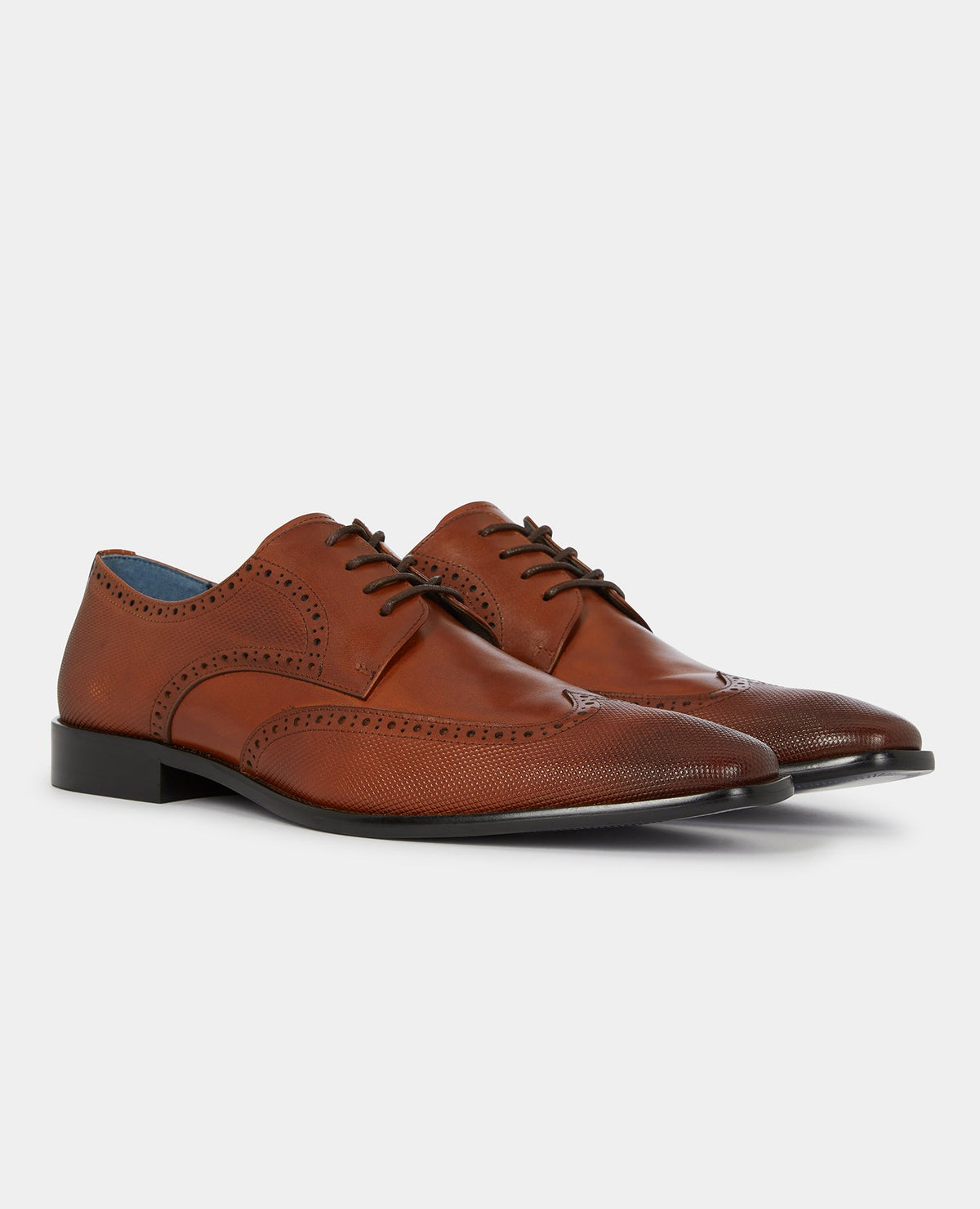 Man wearing a orange Leather Russo Shoe