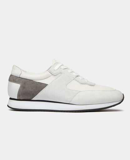 Man wearing a white Suede Trainer