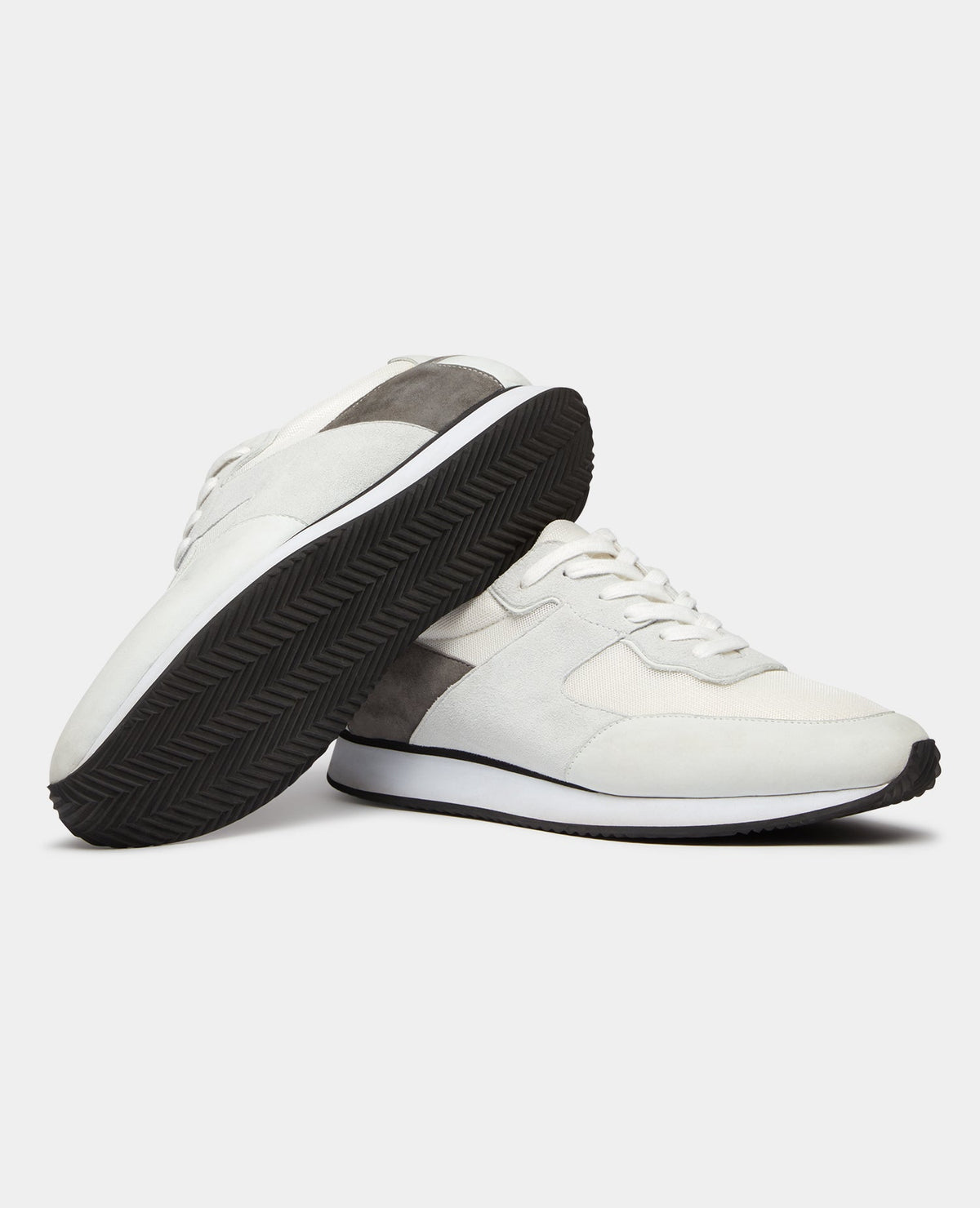 Man wearing a white Suede Trainer