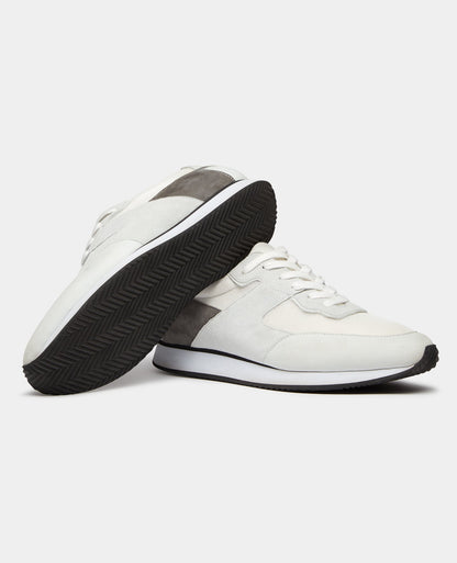 Man wearing a white Suede Trainer