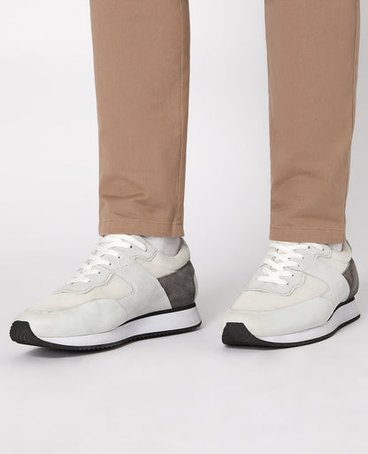 Man wearing a white Suede Trainer