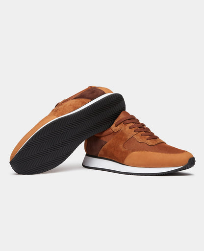 Man wearing a orange Suede Trainer