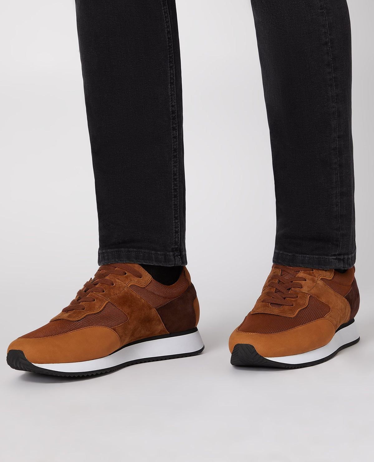 Man wearing a orange Suede Trainer