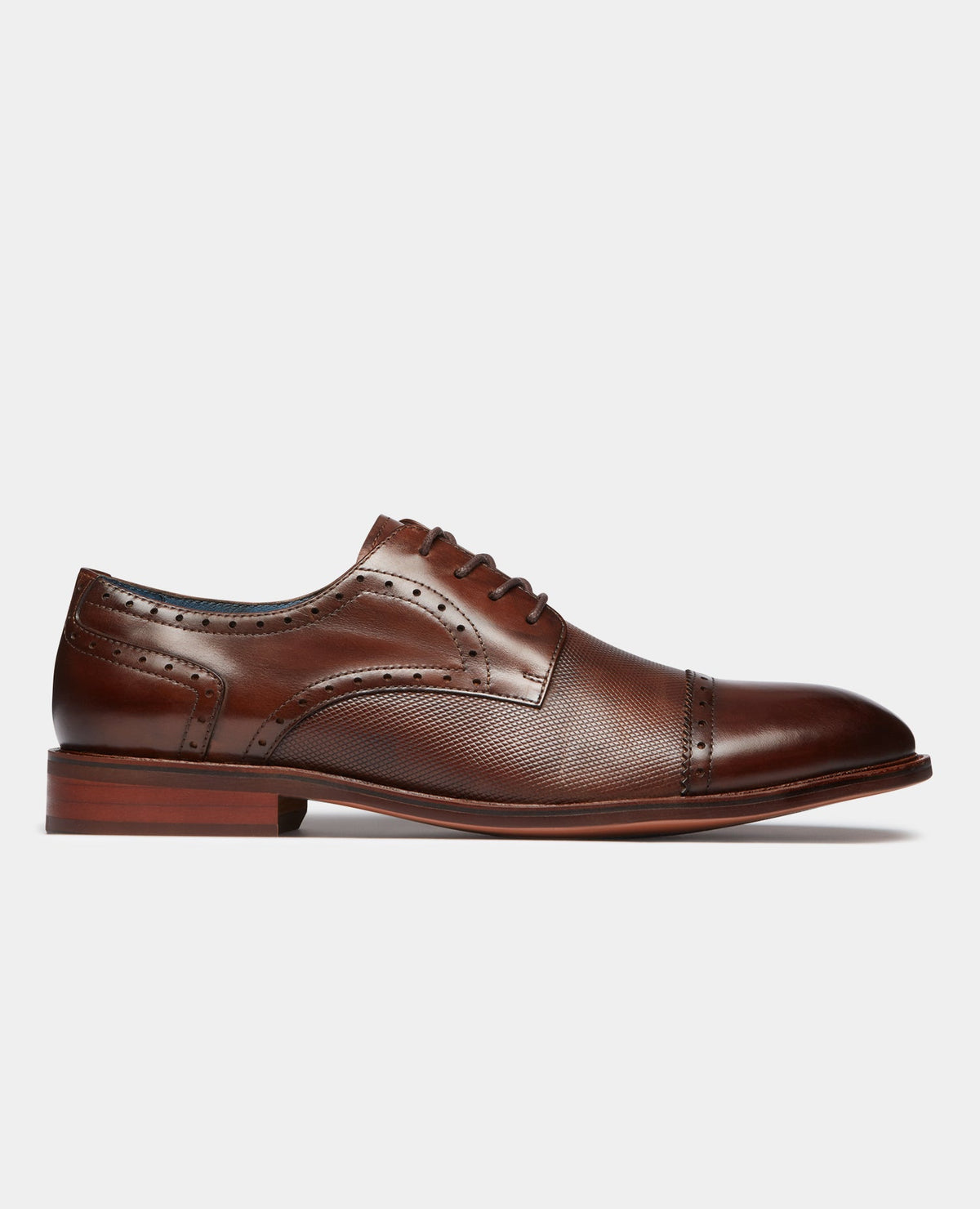 Man wearing a orange Leather Derby Shoe