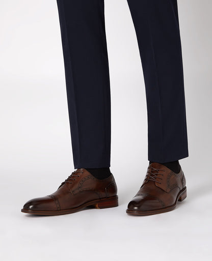 Man wearing a orange Leather Derby Shoe
