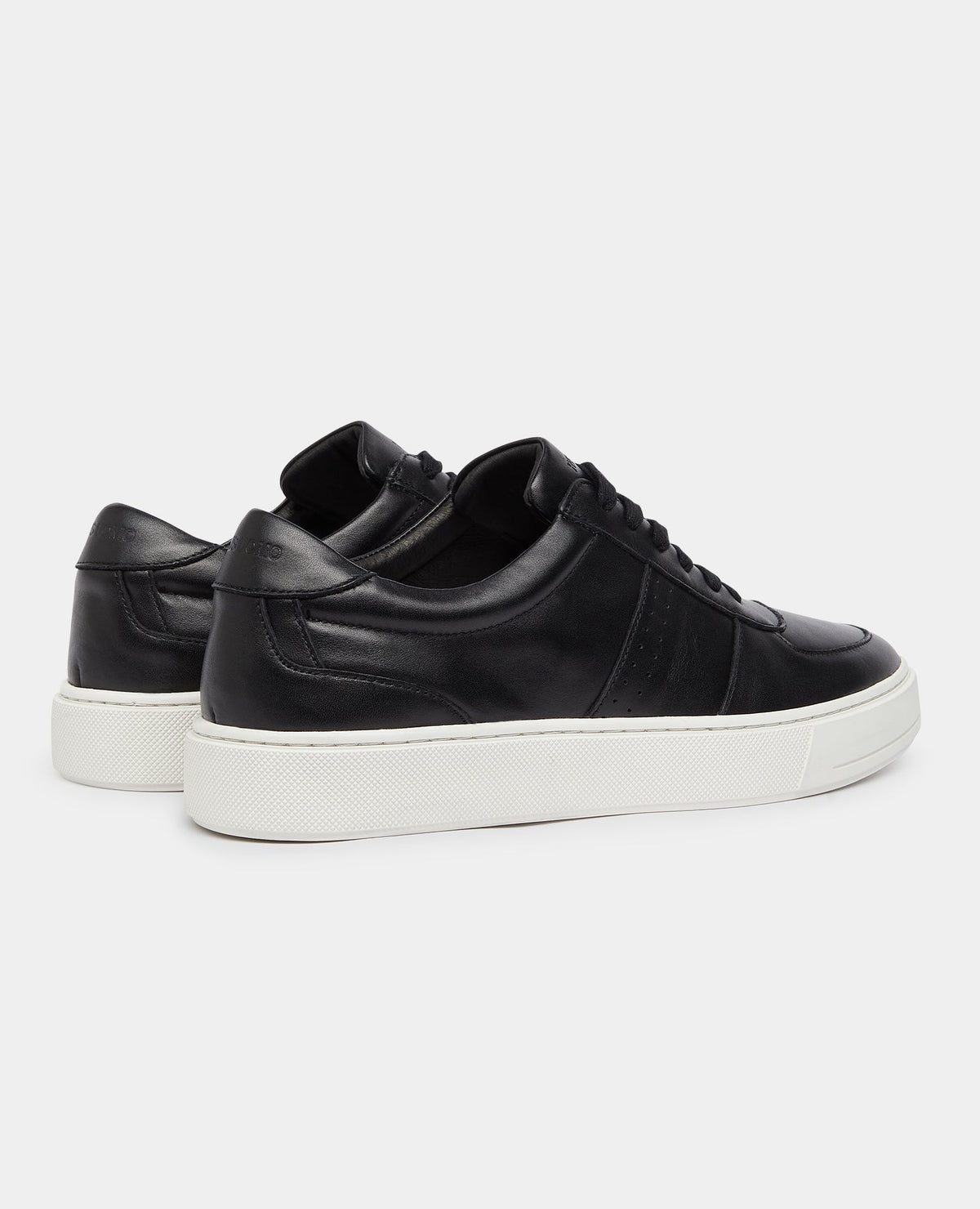 Man wearing a black Leather Trainer