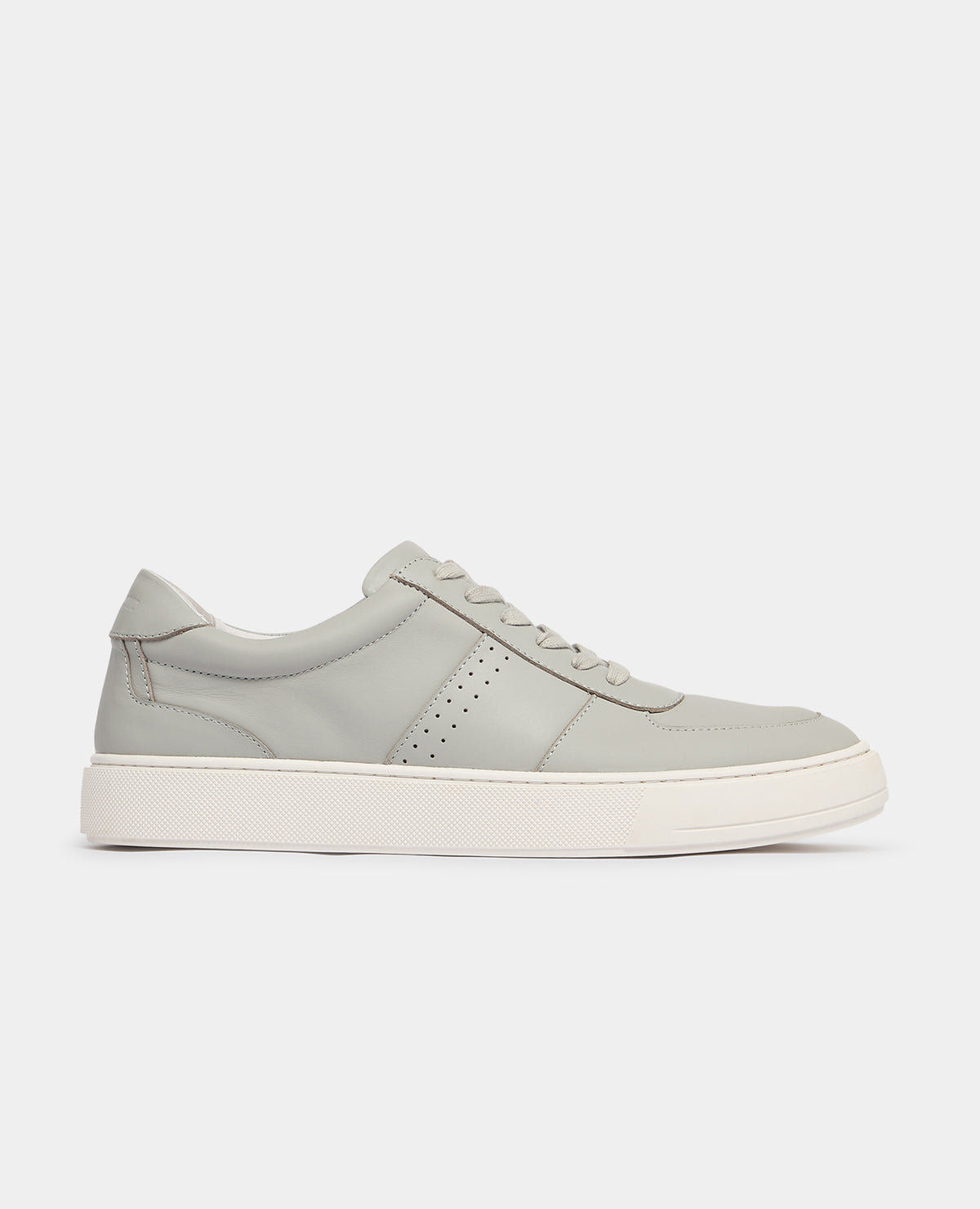 Man wearing a grey Leather Enrico Trainer