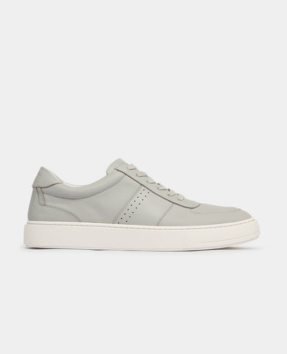 Man wearing a grey Leather Enrico Trainer