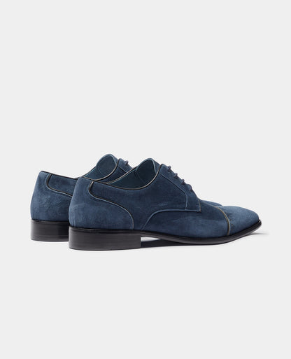 Man wearing a blue Suede Bonuci