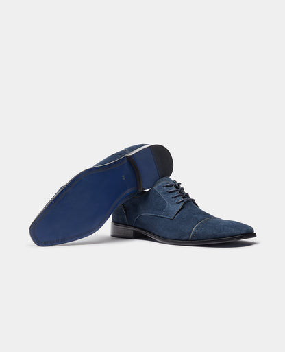 Man wearing a blue Suede Bonuci