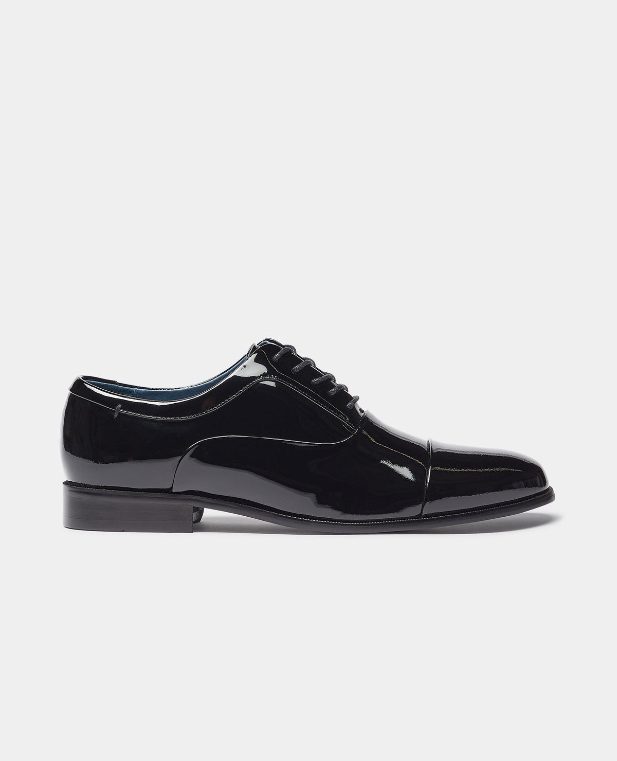 Man wearing a black Leather Prato Shoe
