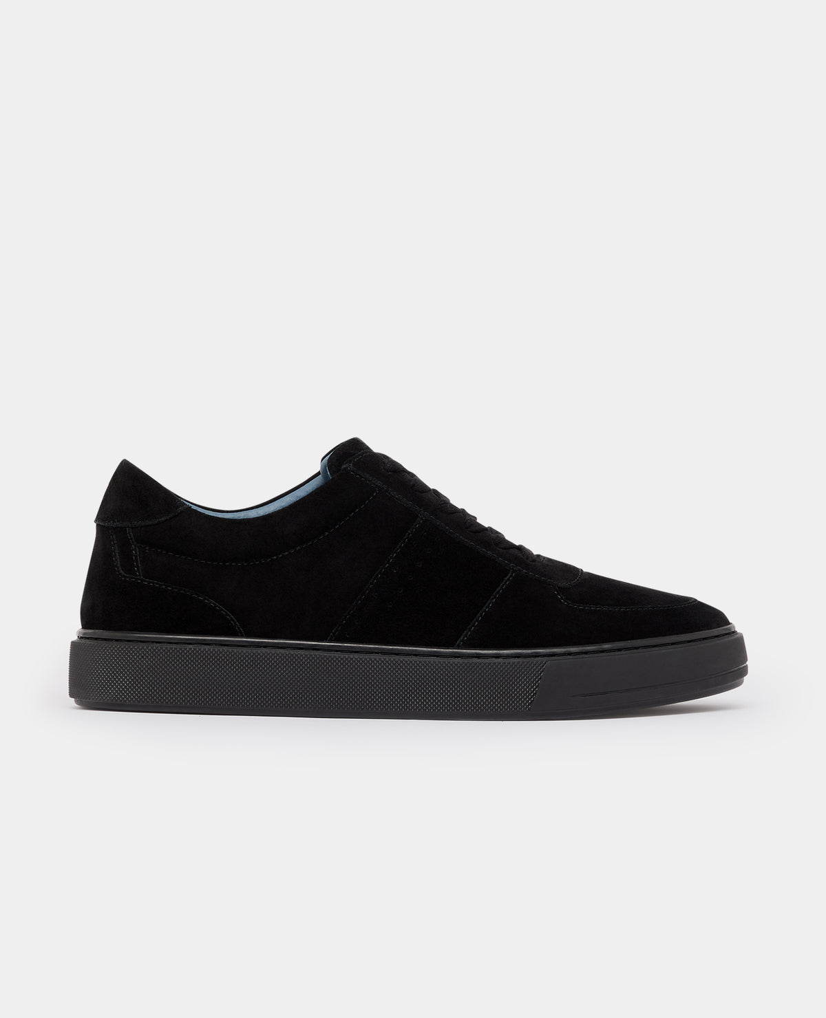 Man wearing a black Suede Enrico Trainer