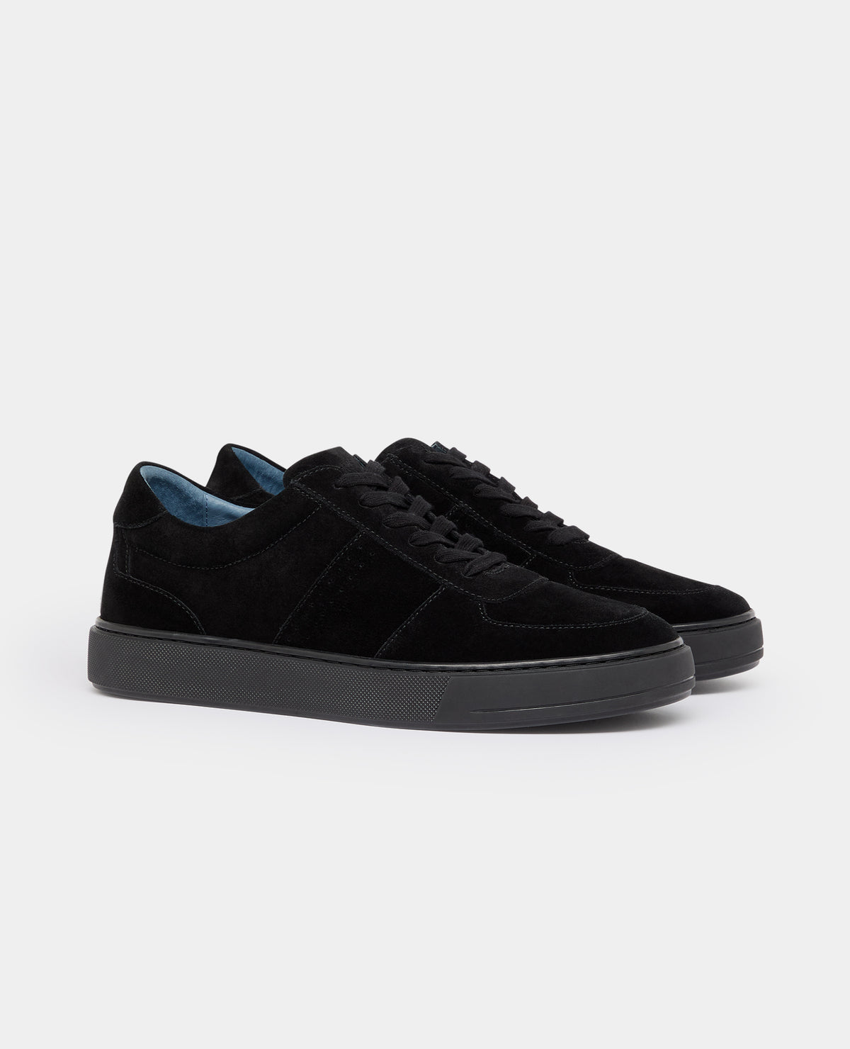 Man wearing a black Suede Enrico Trainer