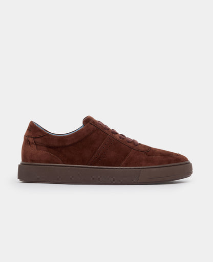 Man wearing a brown Suede Enrico Trainer