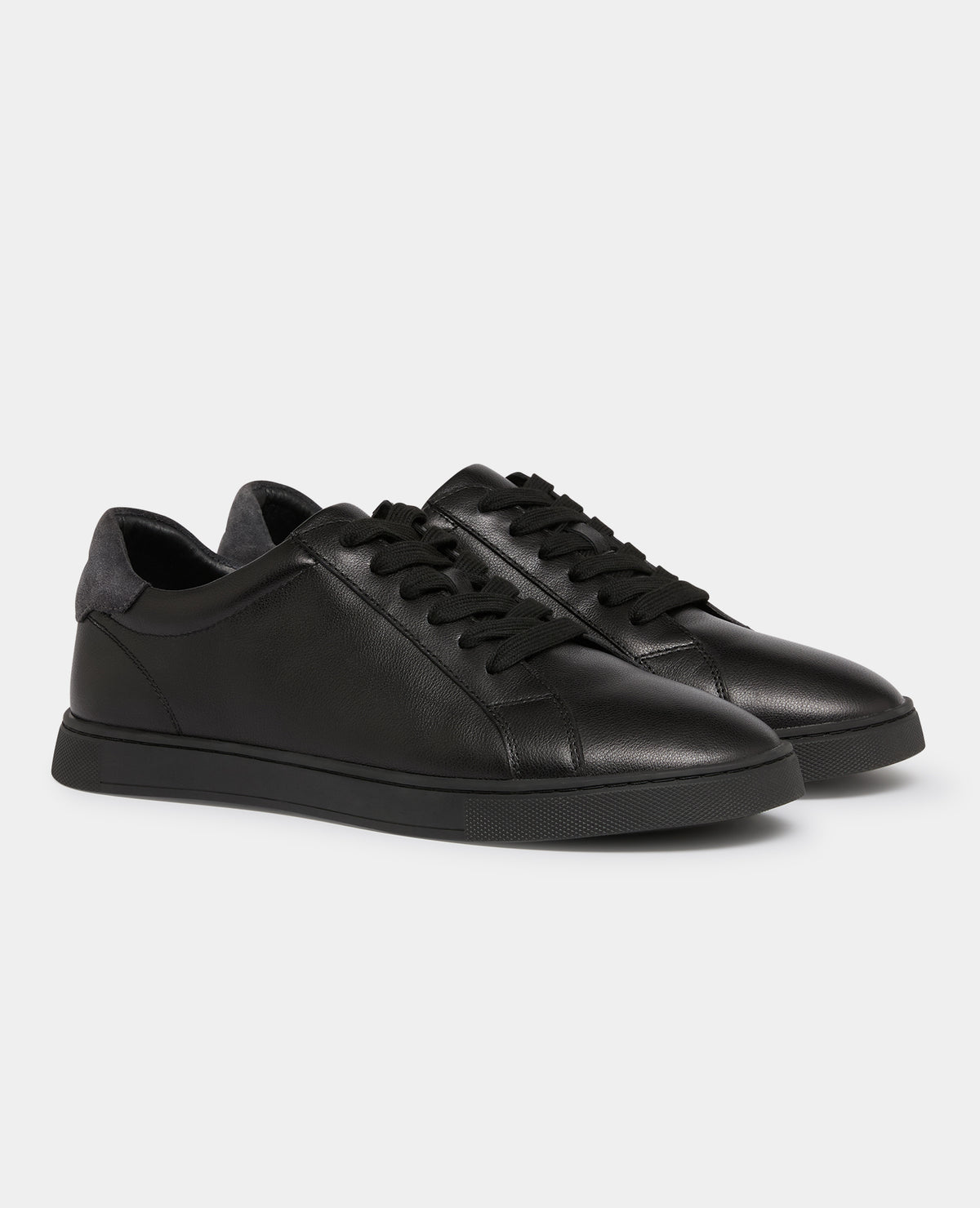 Man wearing a White Shoe
