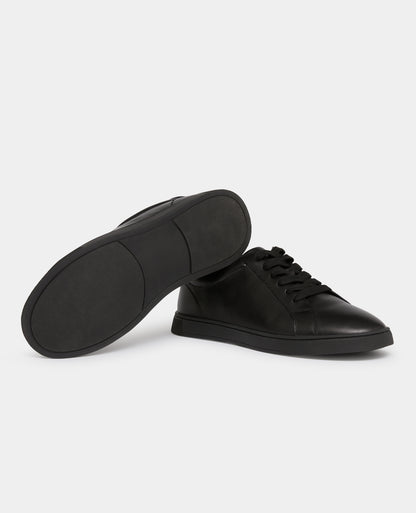Man wearing a White Shoe