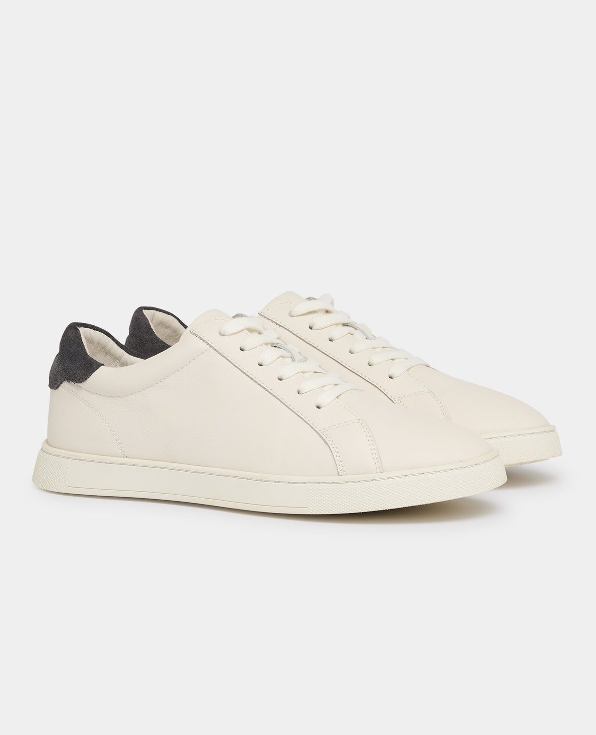 Man wearing a cream Shoe