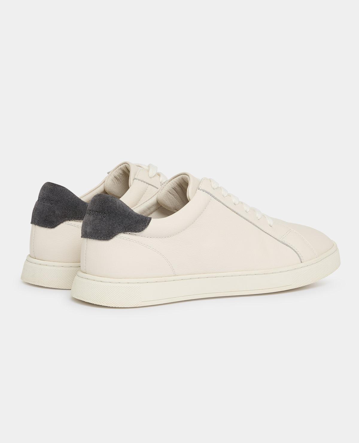 Man wearing a cream Shoe